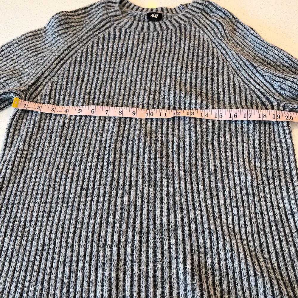 H&M Gray Ribbed Crew Neck Sweater - Picture 7 of 11